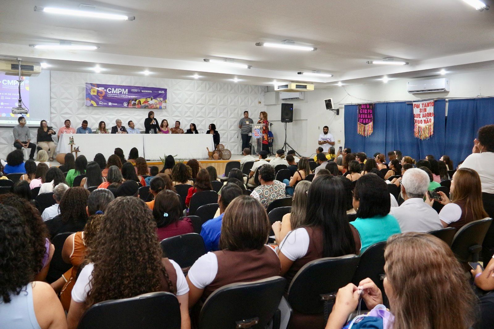 ‘Eu venci, mas não venci sozinha’: abertura da 5ª Conferência de Políticas para as Mulheres reforça importância da rede de proteção