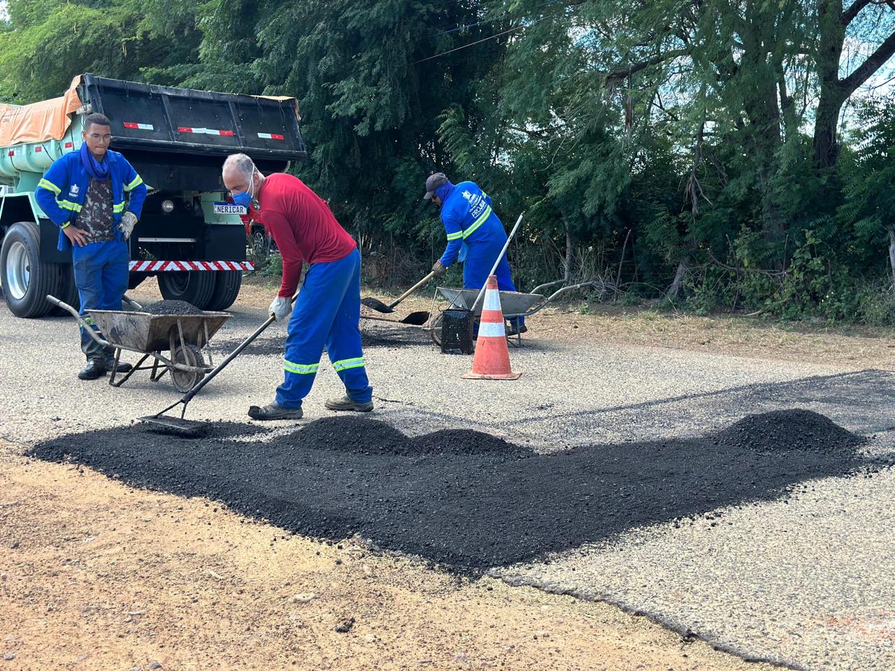 Recuperação asfáltica segue na sede e zona rural de Juazeiro; comunidade do NH2, em Itamotinga, é contemplada