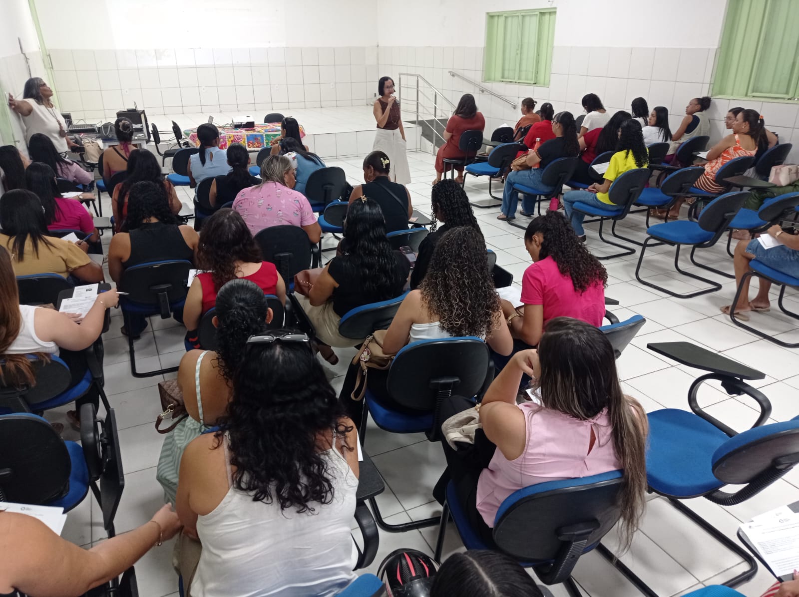 Secretaria de Educação de Juazeiro promove formação para auxiliares de AEE