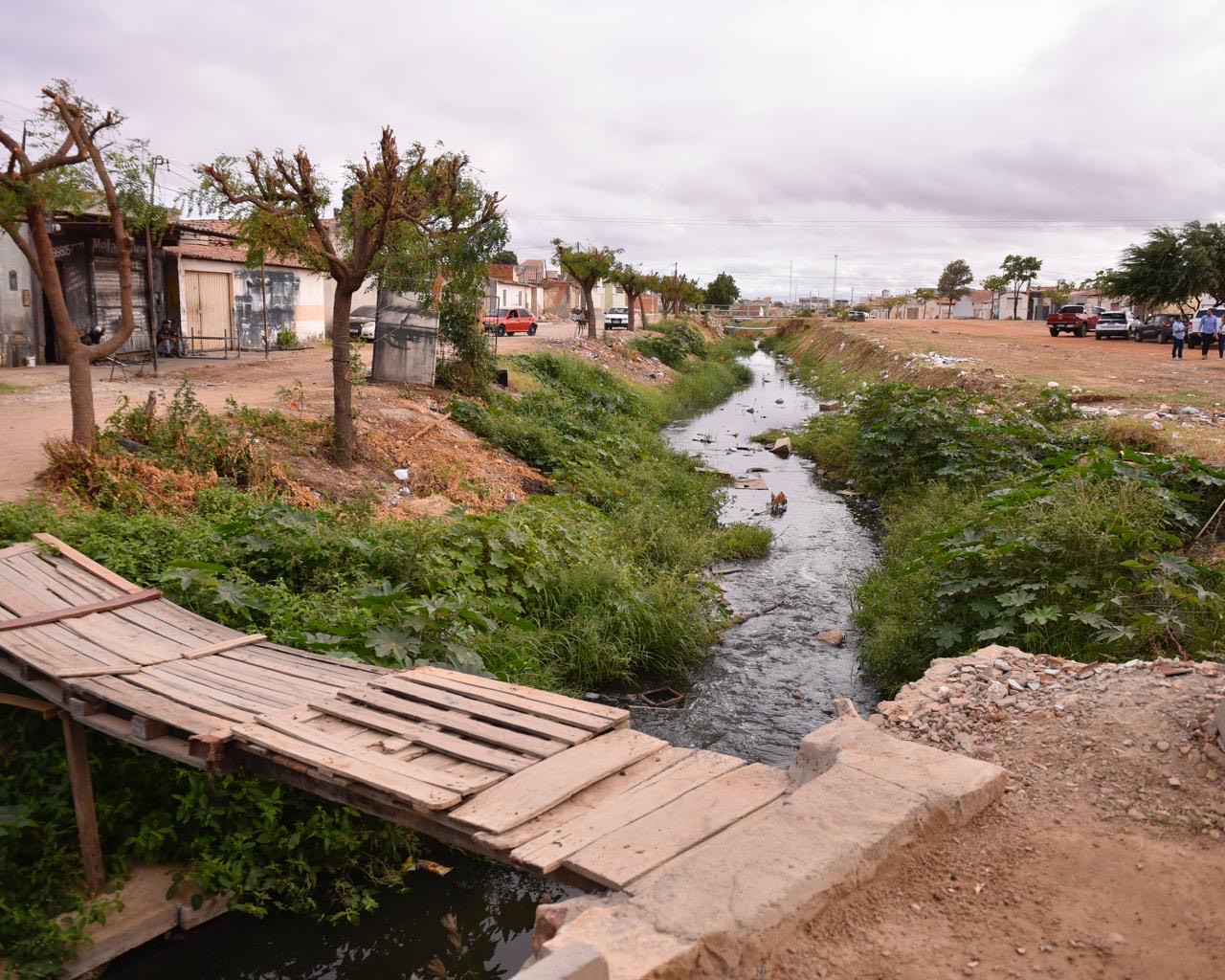 Visita técnica da Prefeitura de Juazeiro busca soluções para problemas relacionados ao Canal Malhada, entre os bairros Alto do Cruzeiro, Alto do Alencar e Monte Castelo