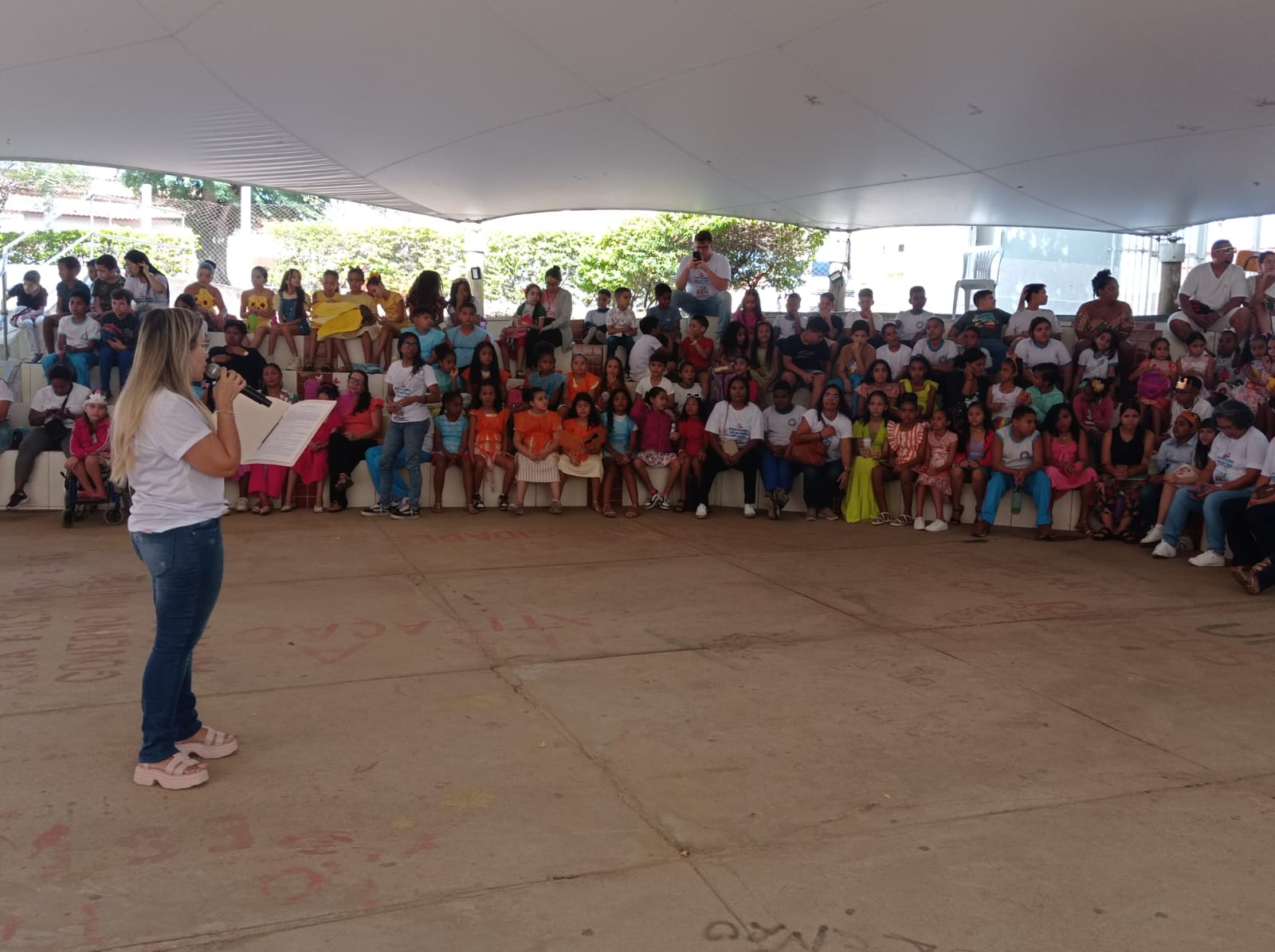 Estudantes da Escola Maria de Lourdes Duarte celebram a leitura e a poesia