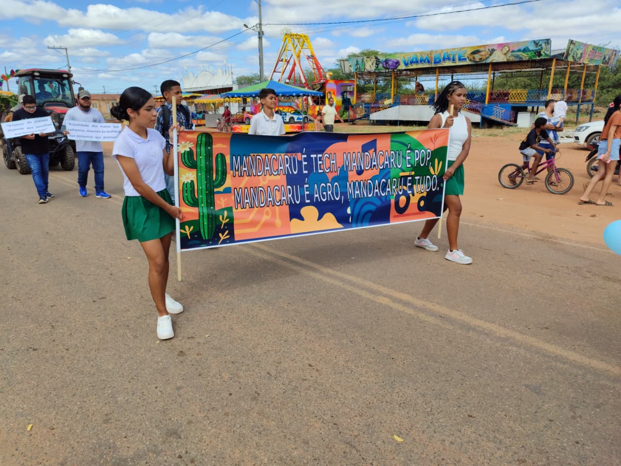 Escolas celebram os frutos do Mandacaru na Festa dos Colonos da comunidade