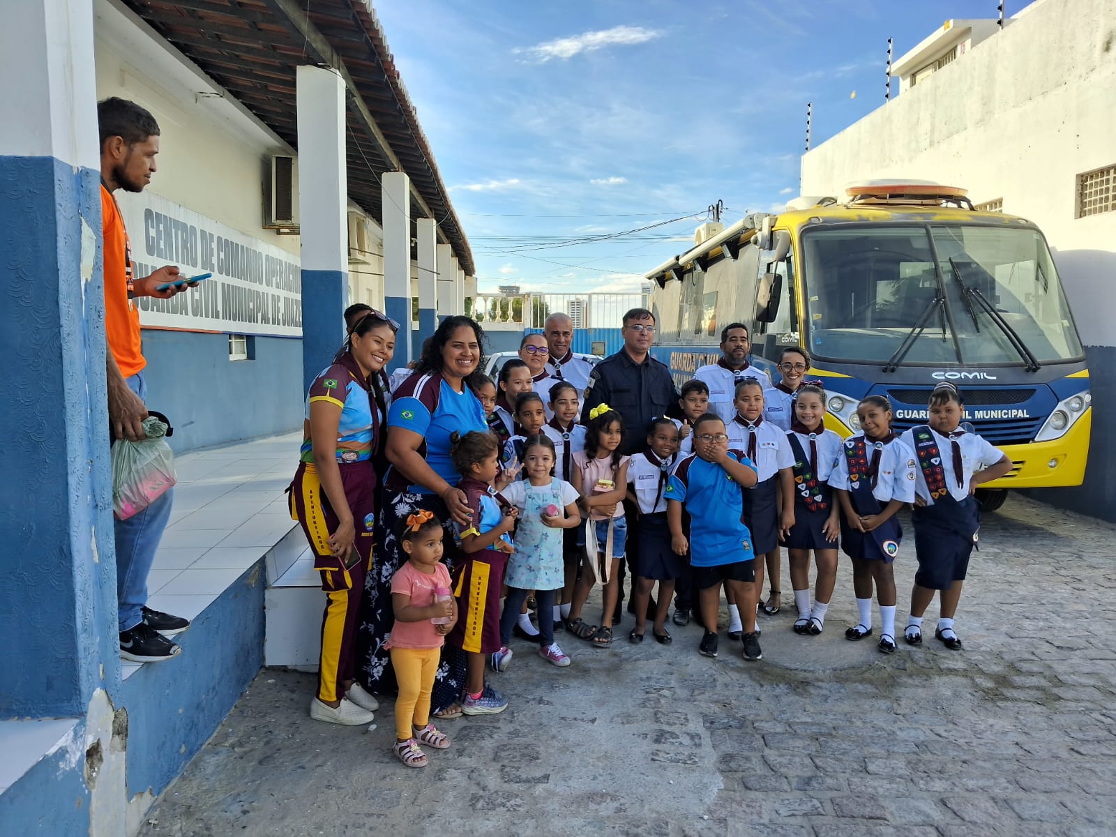 Guarda Civil Municipal de Juazeiro recebe visita de jovens aventureiros da Igreja Adventista do Sétimo Dia
