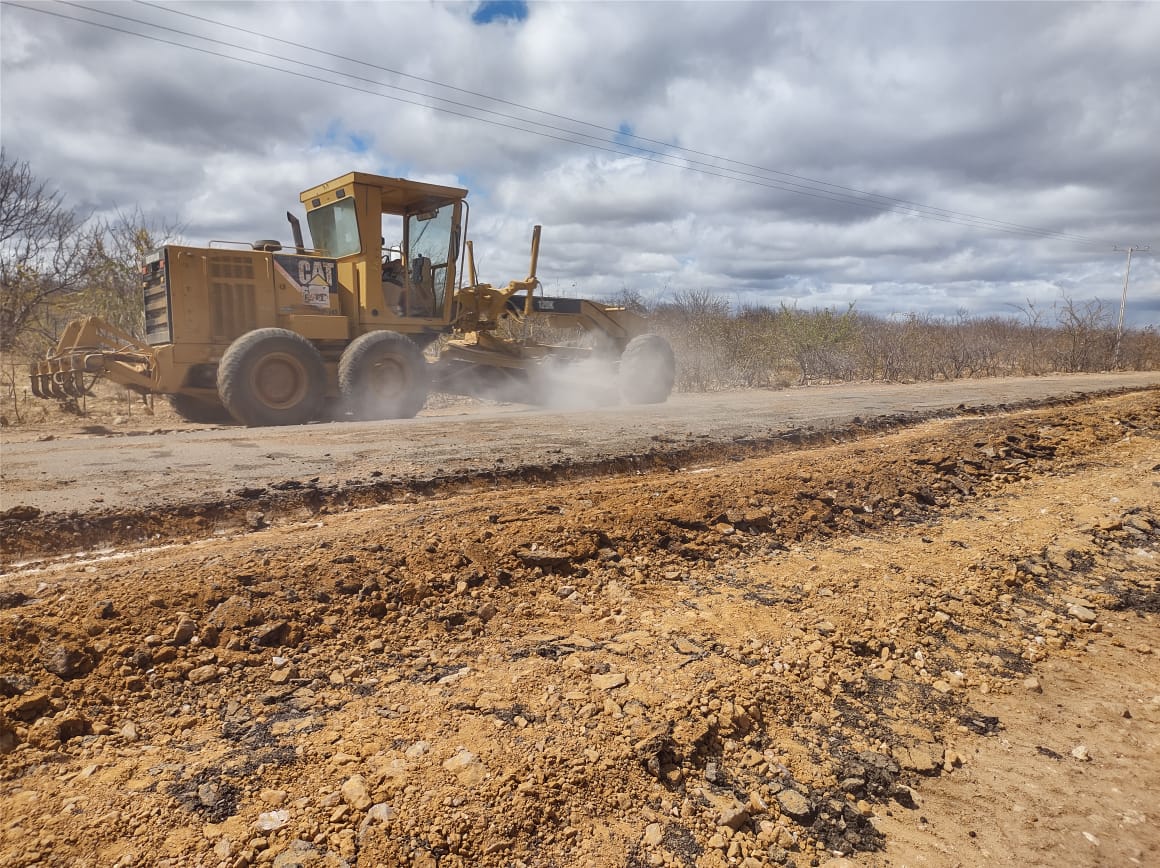 Prefeitura de Juazeiro realiza requalificação asfáltica no acesso ao Distrito do Junco
