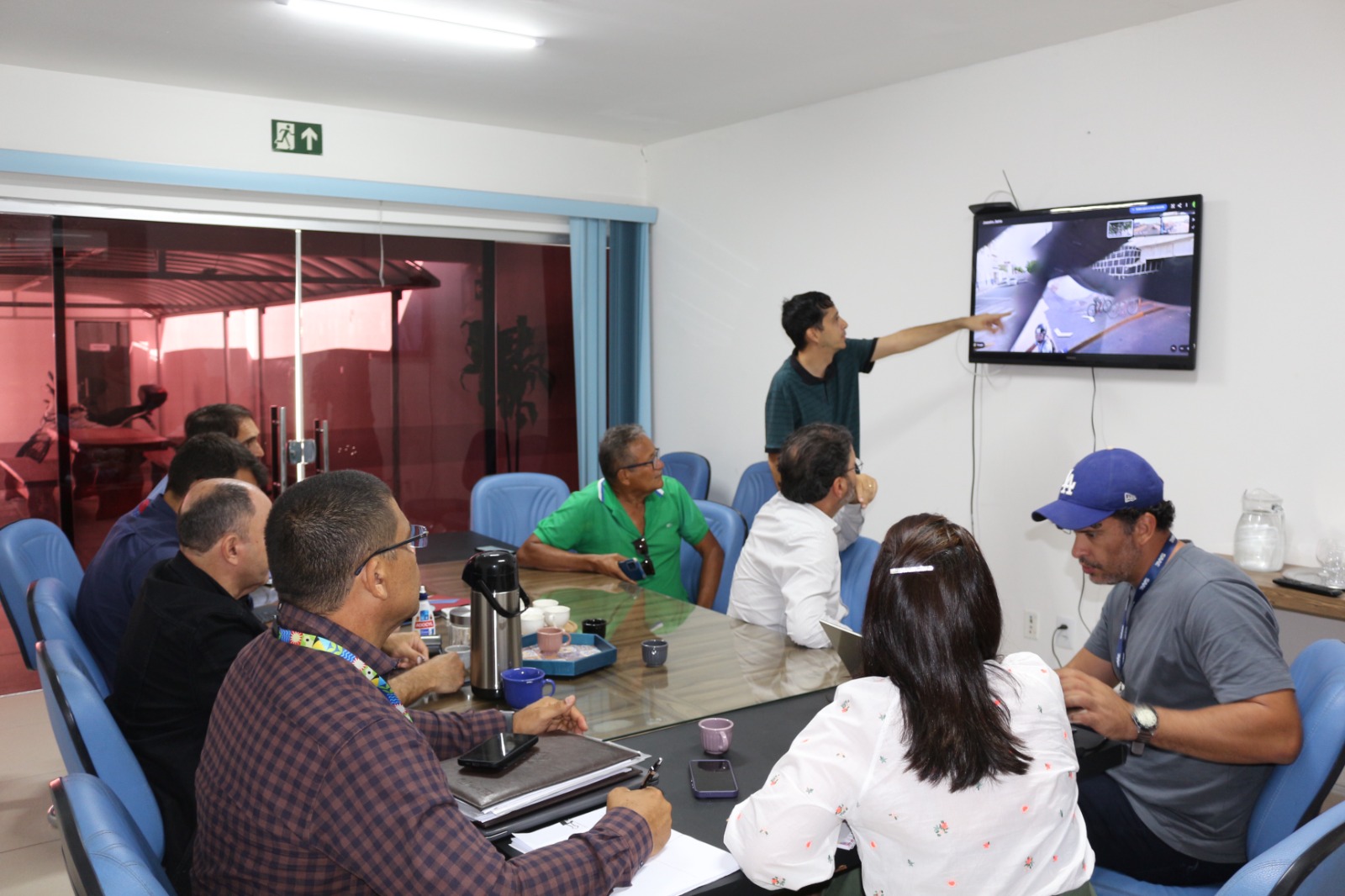 Equipe técnica do SAAE e representantes da CLC e DNIT buscam alternativas para mudanças de redes durante demolição da banca