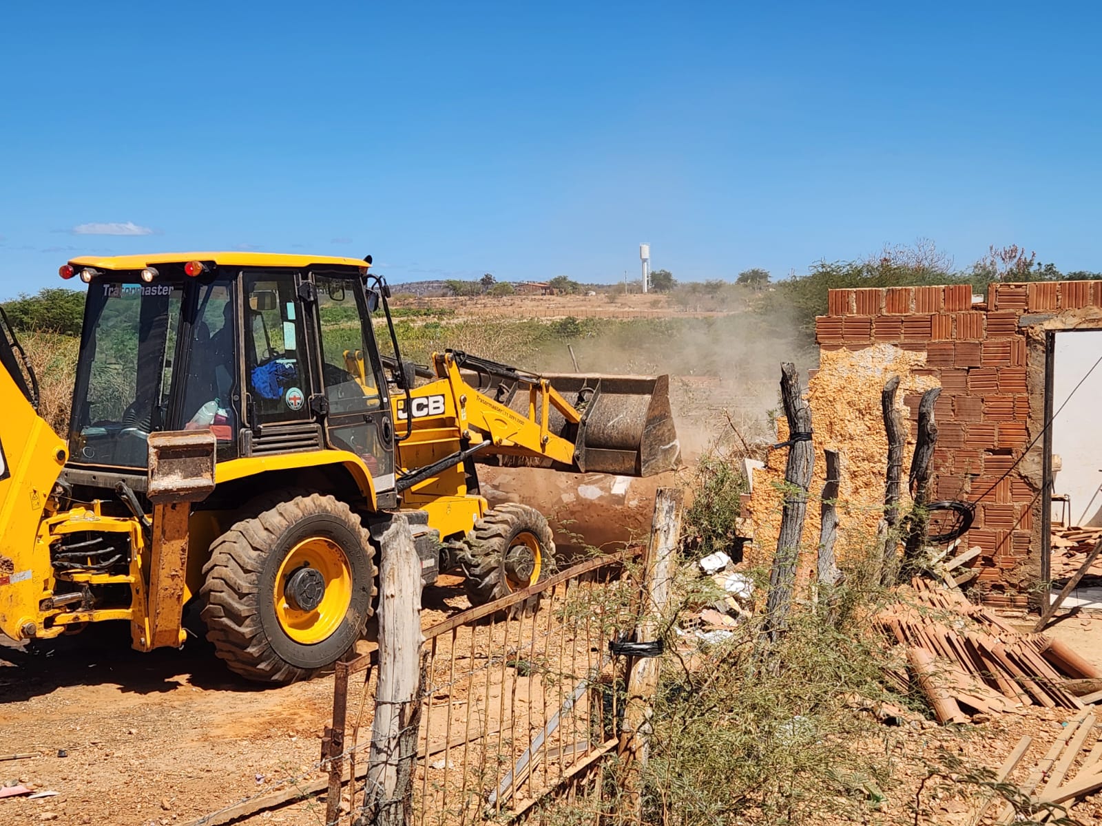 Defesa Civil atua na Baraúna para evitar acidentes em estrutura comprometida