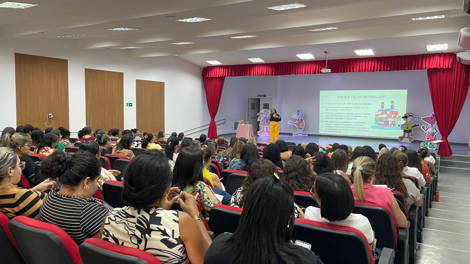 Juá Literária: Coordenadores pedagógicos da rede municipal de ensino participam de formação com autoras de literatura infantil