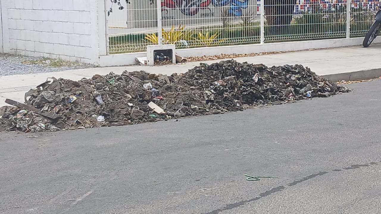 Prefeitura de Juazeiro avança com serviços de desobstrução de bocas de lobo e drenagem para prevenir alagamentos