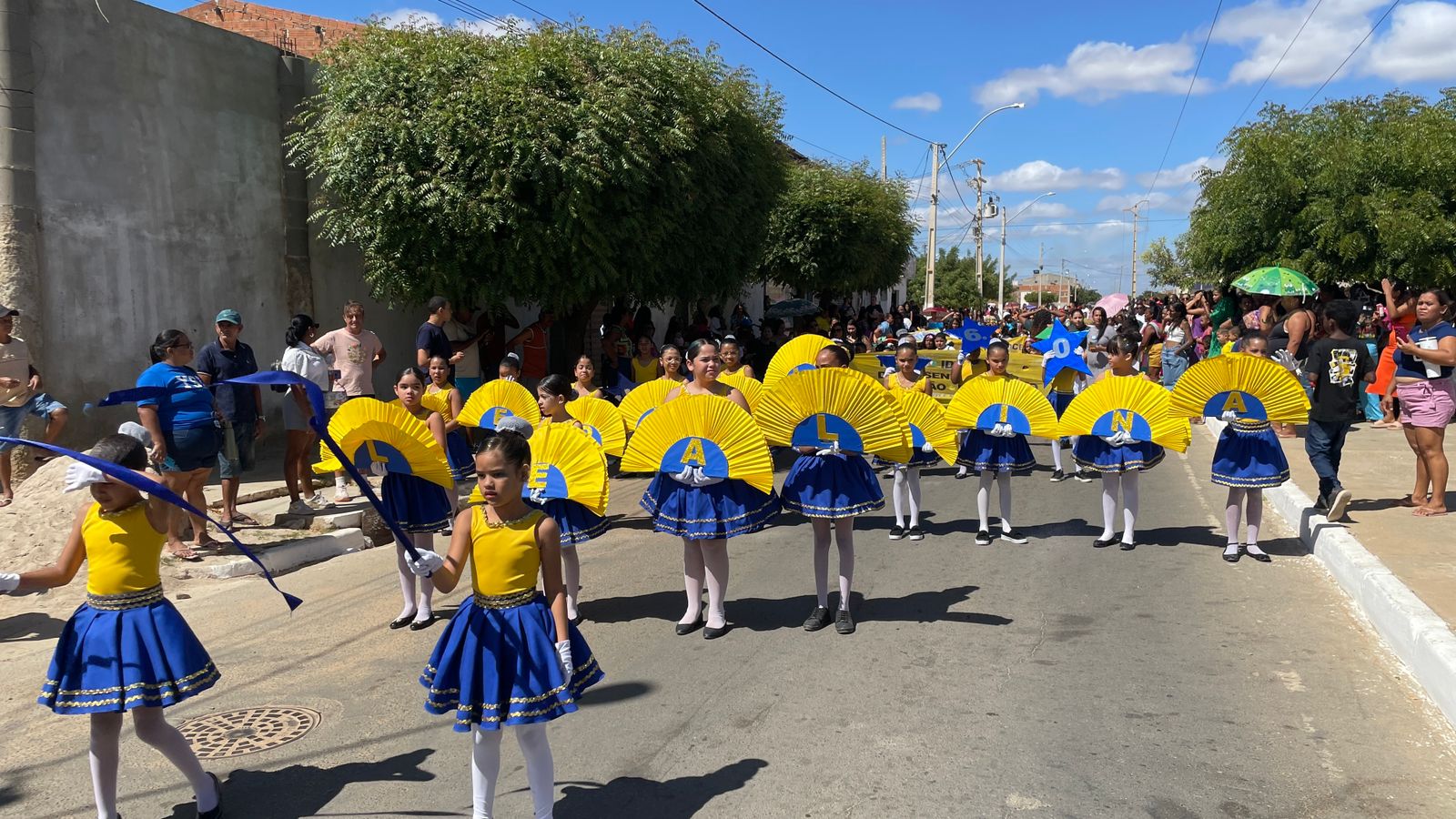 7 de setembro: Escolas da rede municipal de ensino realizam desfile cívico para comemorar Independência do Brasil