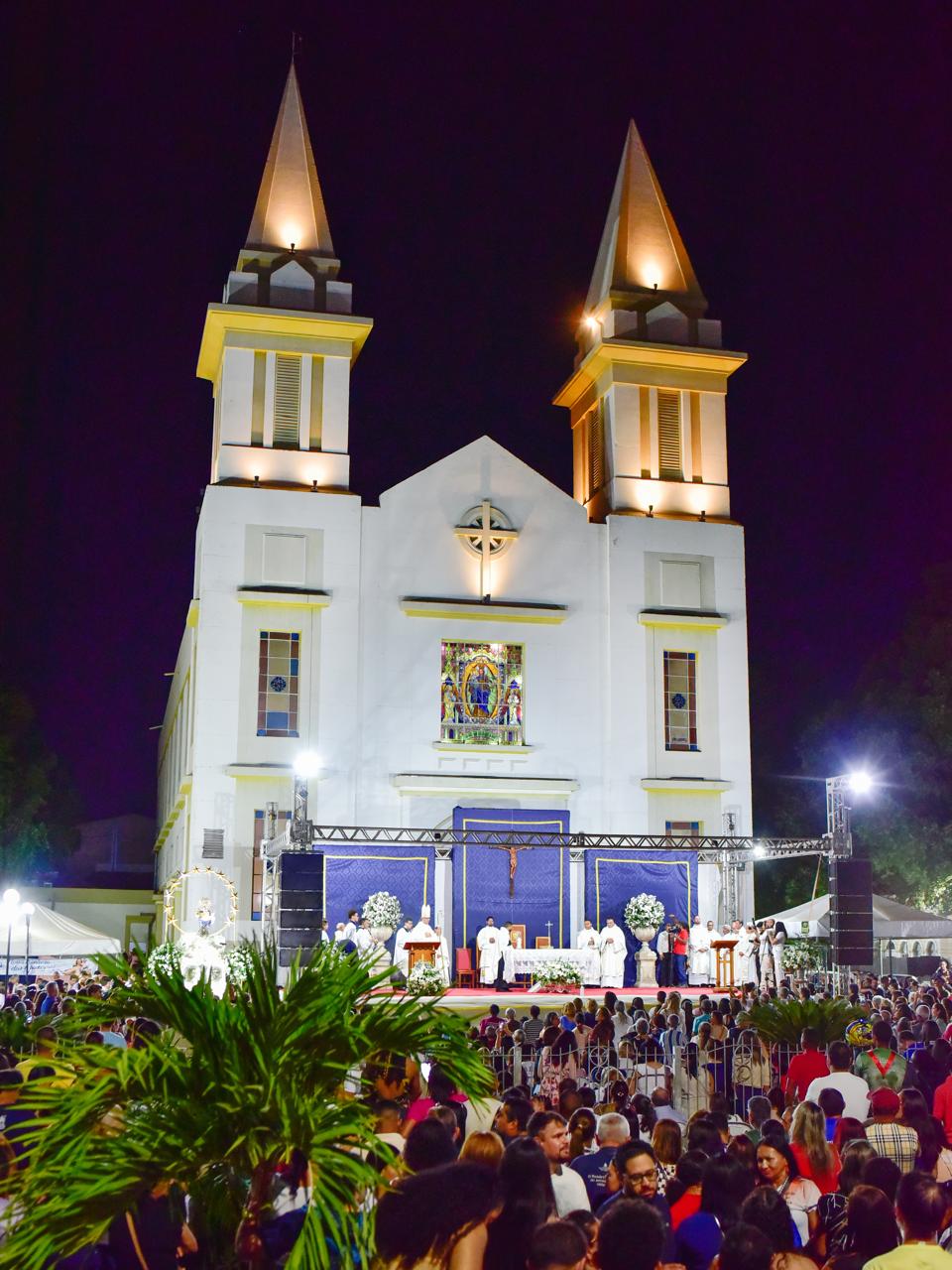 “É tudo por ela”: Juazeiro celebra a Festa de Nossa Senhora das Grotas com fé e devoção em procissão que reuniu multidão de fiéis