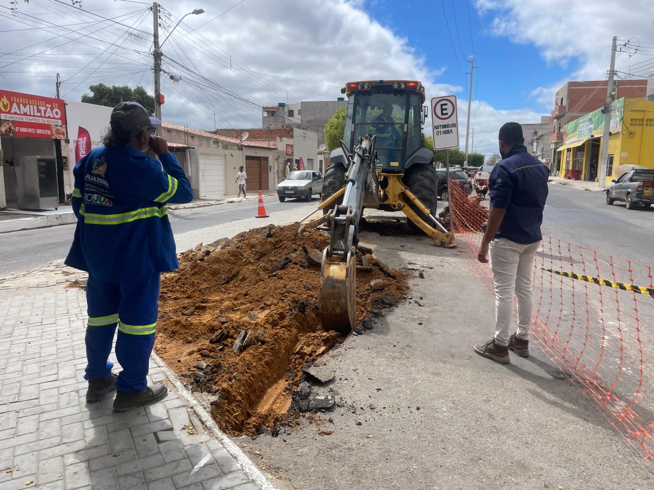 Máquinas já estão nas ruas: Juazeiro inicia obras de mobilidade urbana no bairro Alto da Maravilha, na Av. Ozelina da Silva
