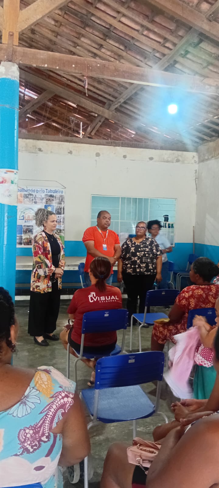 Prefeitura de Juazeiro entrega 26 kits alimentares para famílias em situação de vulnerabilidade no bairro Tabuleiro
