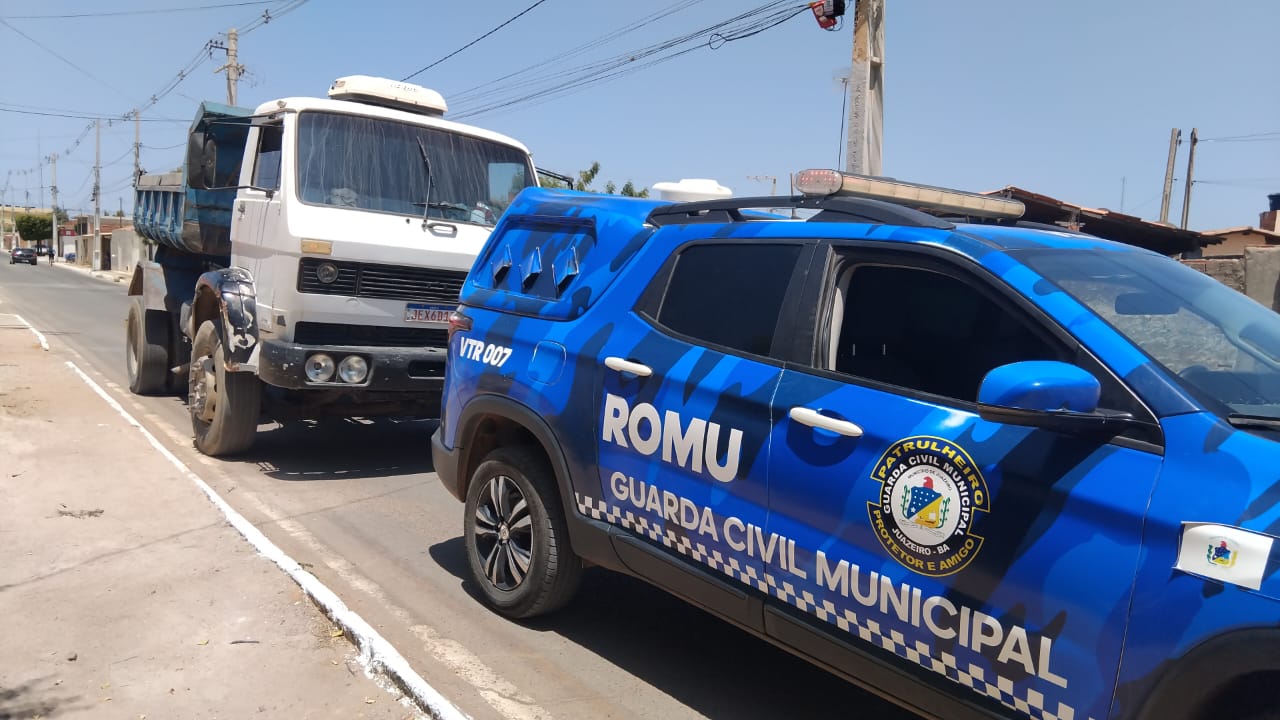 Após denúncia, Guarda Civil Municipal recupera carga com 300 pedras de paralelepípedo em Juazeiro