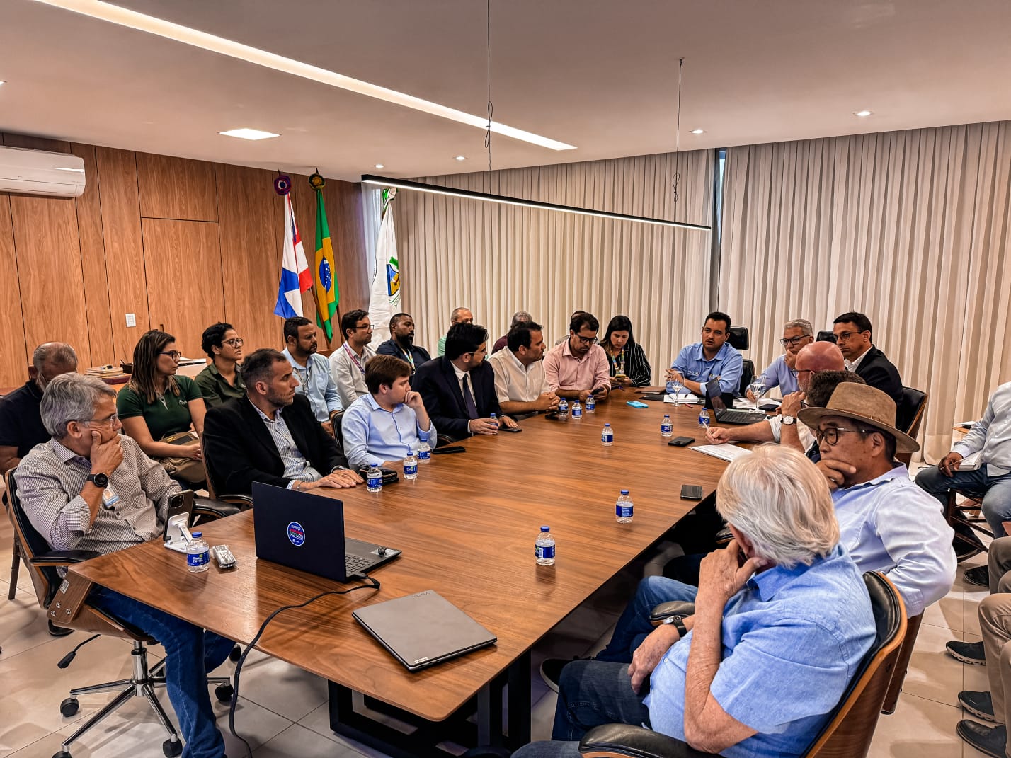Prefeitura de Juazeiro articula setor da fruticultura e Governo Federal em reunião estratégica diante das tarifas impostas pelos EUA