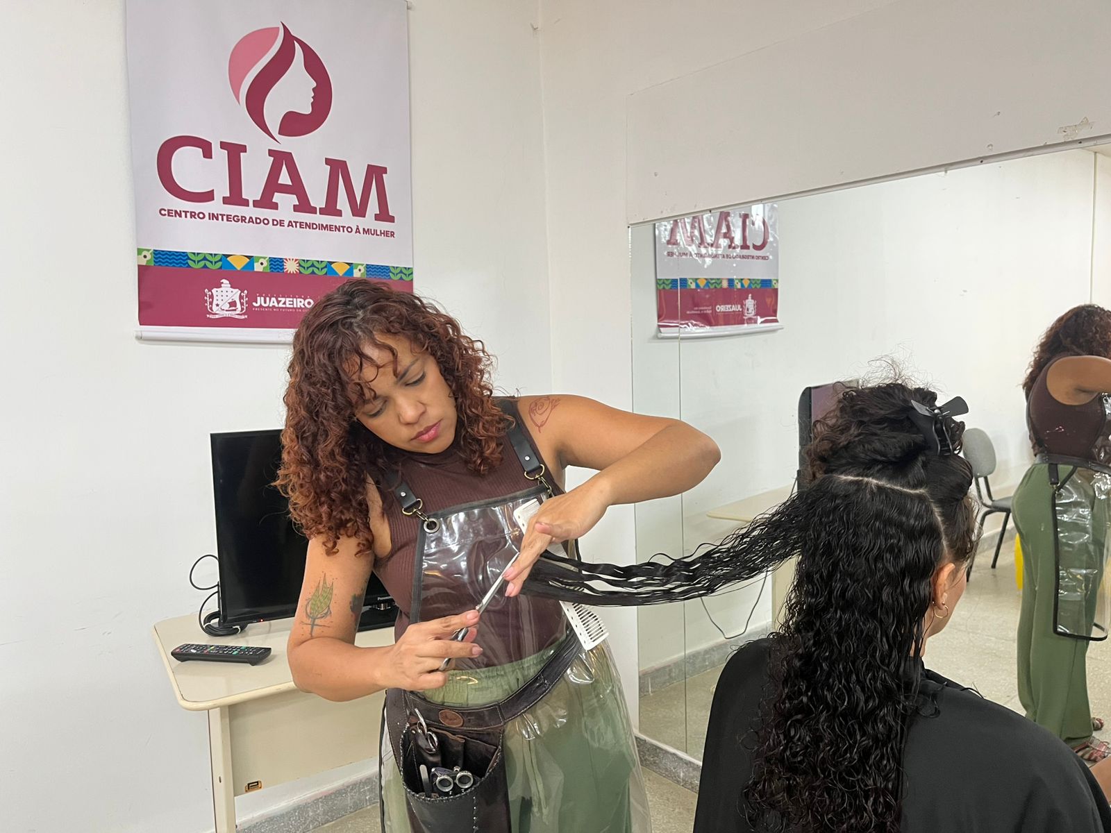 ’A gente aprende a se amar mais’: manhã de cuidados no CIAM em Juazeiro reforça a autoestima e o bem-estar