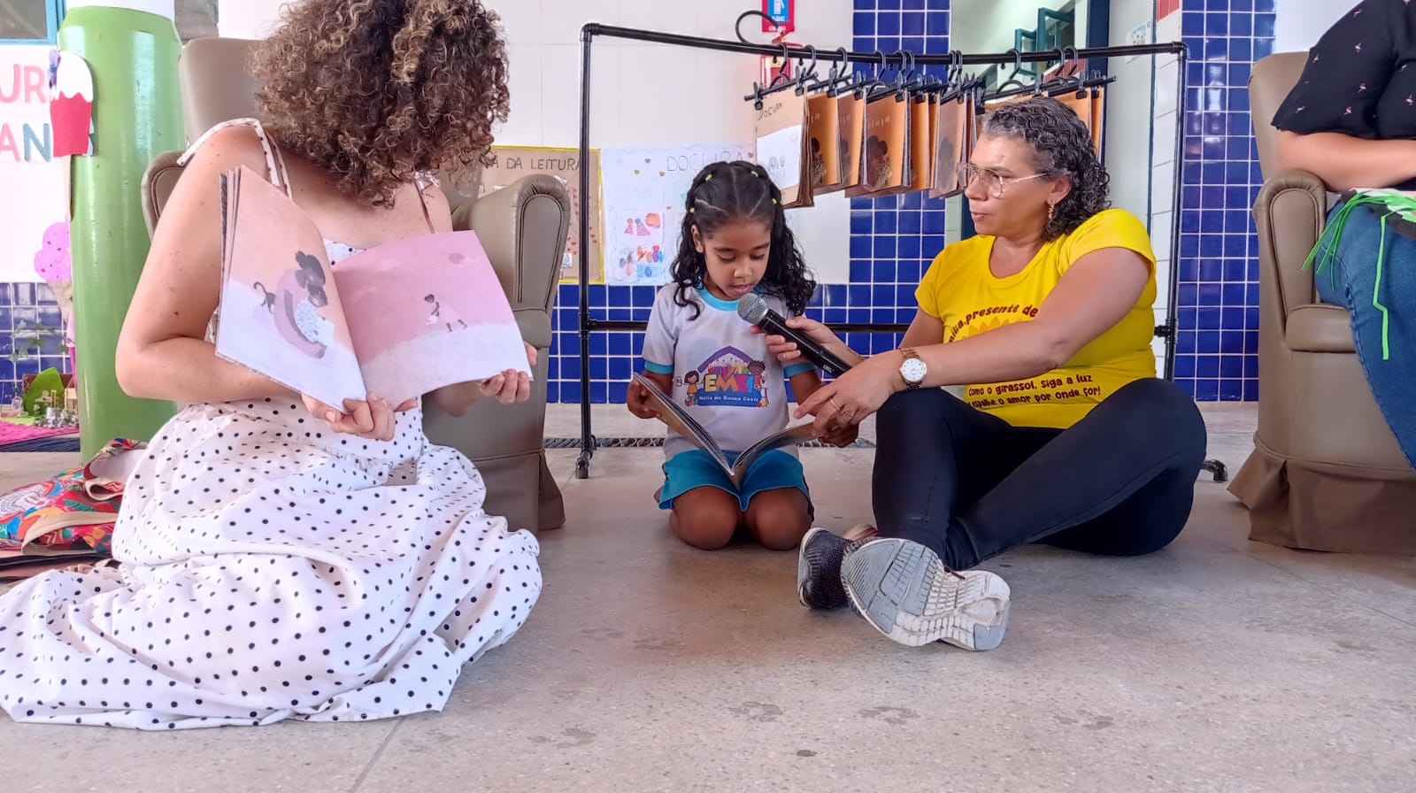 Juá Literária: Projeto “Autores na Escola” possibilita diálogo entre estudantes da rede municipal de Juazeiro e a escritora Emília Nuñez