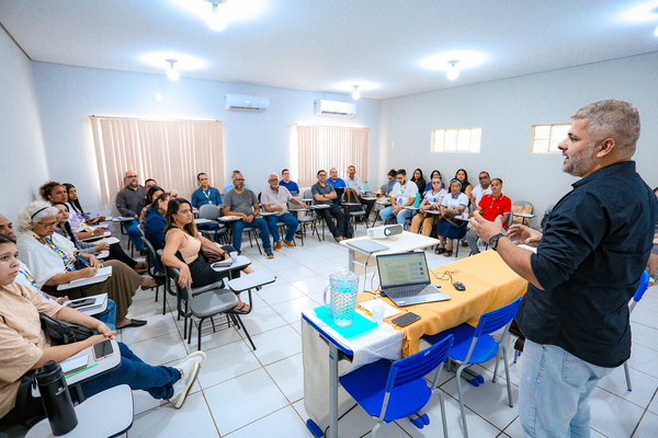 Prefeitura de Juazeiro realiza oficina sobre uso de dados do IBGE para fortalecer políticas públicas 