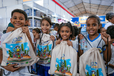 Juá Literária: Alegria dos estudantes marca o segundo dia da Tenda das Palavras