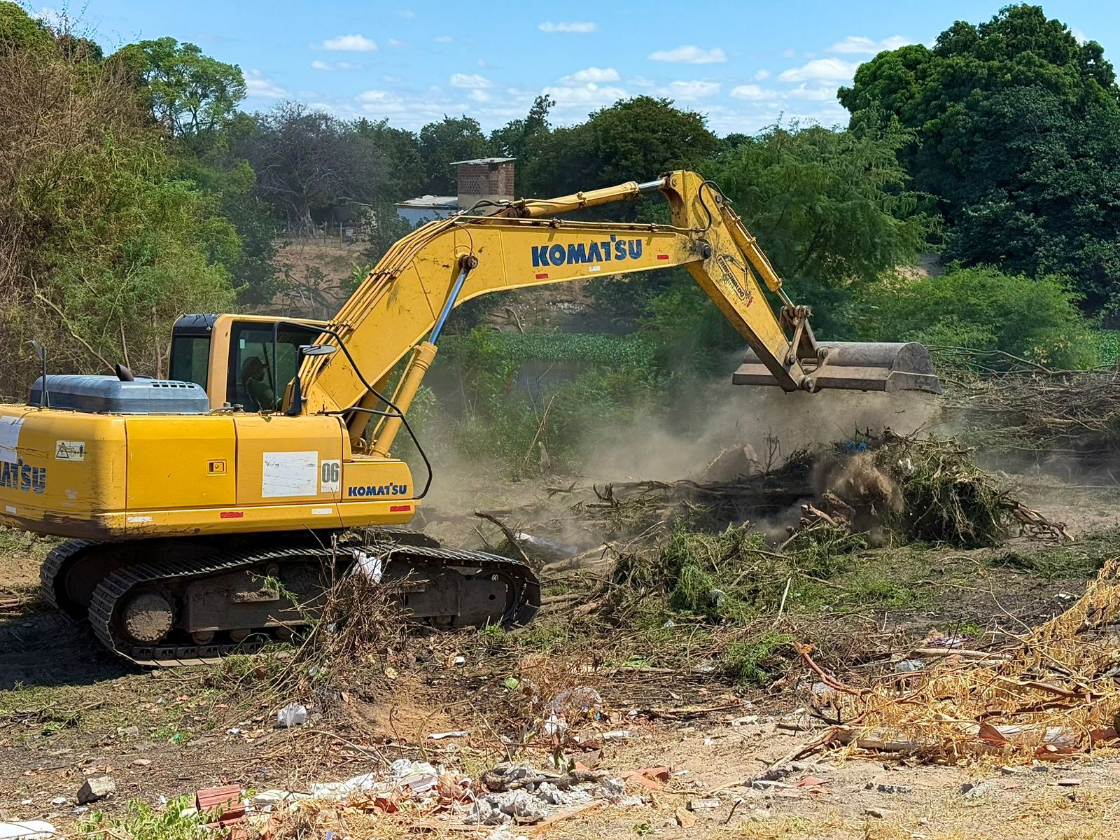Orla do bairro Country Club recebe ação de limpeza do Programa Juazeiro Limpa