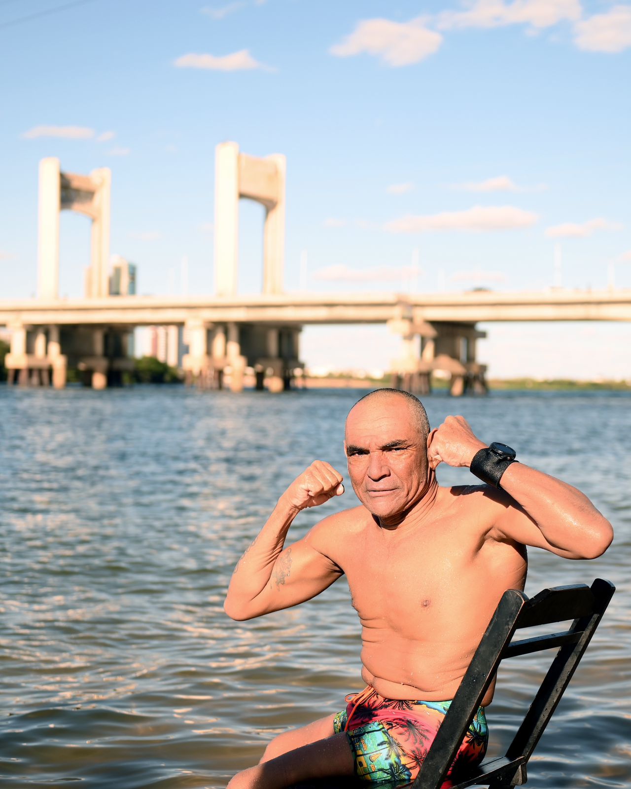 No aniversário do Rio São Francisco, paratleta juazeirense faz história ao nadar 40 km de Sobradinho a Juazeiro