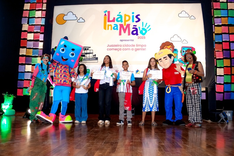 Estudantes da rede municipal de ensino são premiados no projeto Lápis na Mão