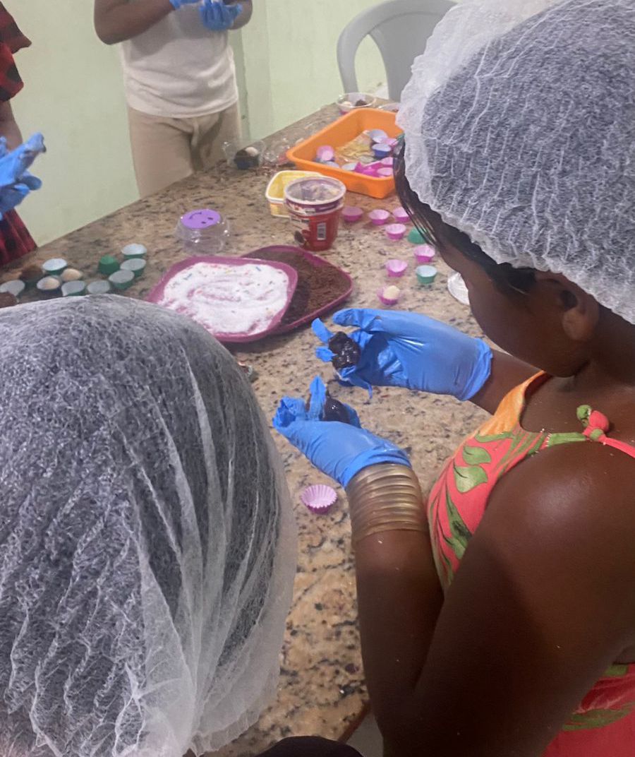 Prefeitura de Juazeiro promove tarde de alegria e partilha no CRAS João Paulo II em comemoração ao Dia das Crianças