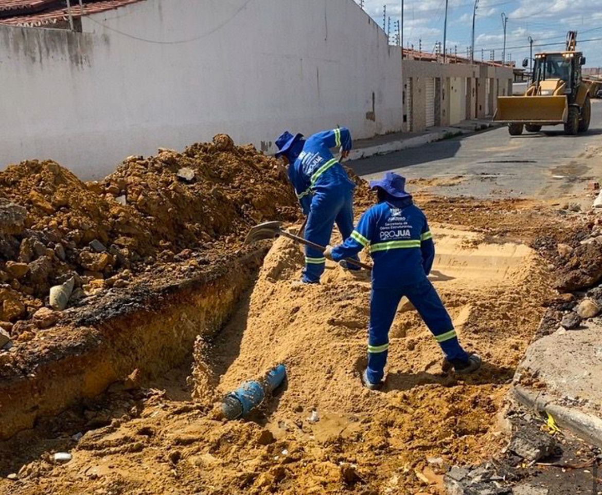 Prefeitura de Juazeiro realiza recuperação asfáltica na Avenida Airton Senna, no bairro Jardim Flórida