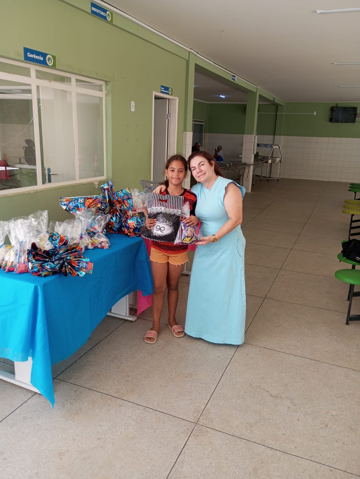 Prefeitura de Juazeiro realiza manhã especial com brincadeiras e almoço festivo para crianças no Restaurante Popular do João Paulo II