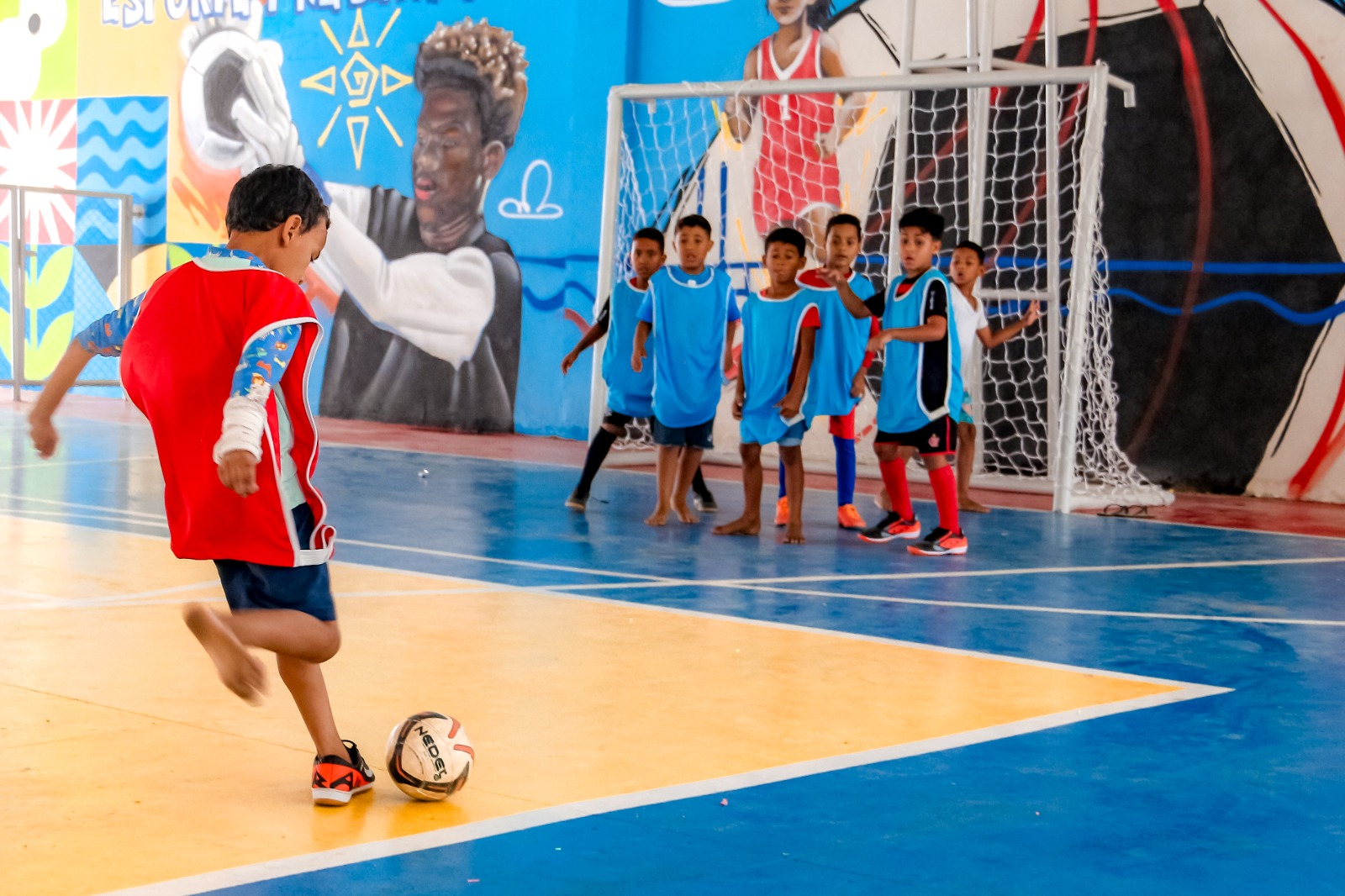 Atividades esportivas e distribuição de presentes marcam o Dia das Crianças na Escola José Pereira