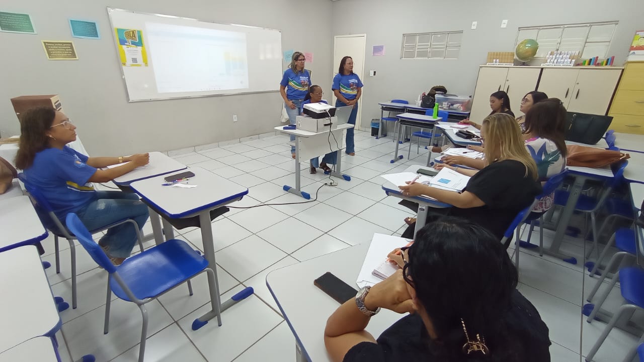Gestores e coordenadores escolares avaliam andamento dos programas de correção de fluxo aplicados na rede municipal de ensino de Juazeiro