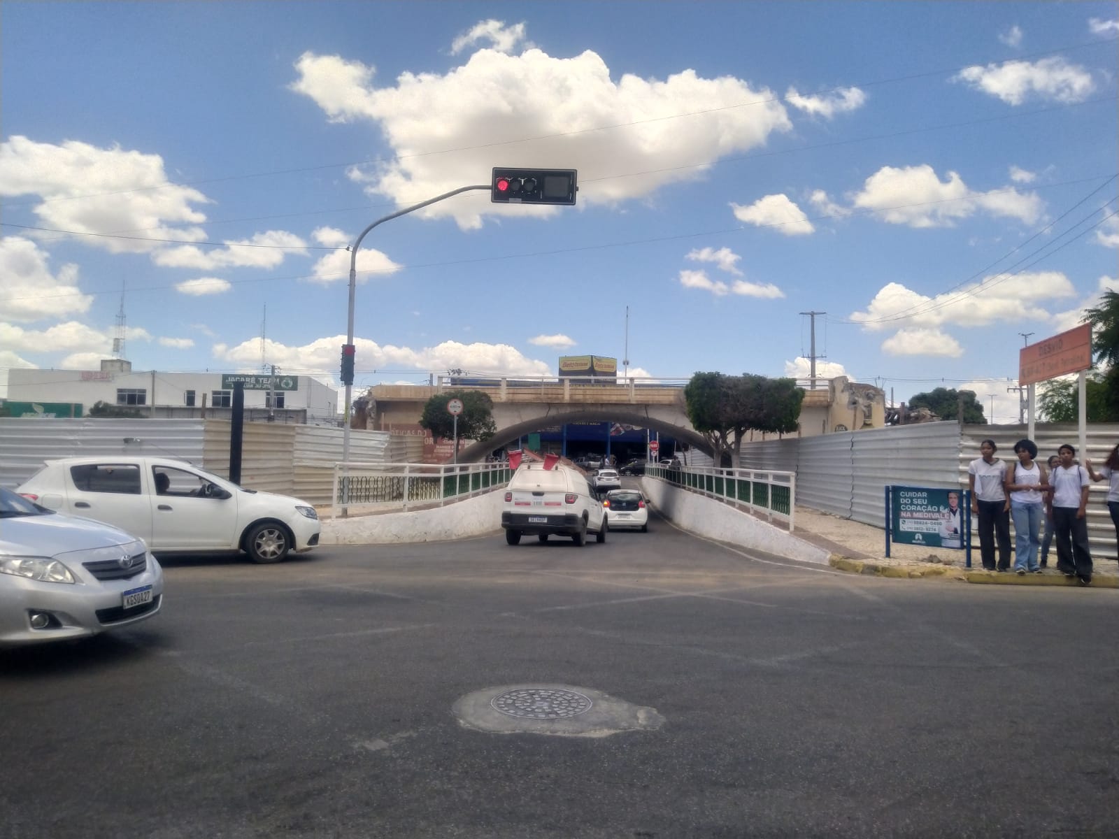 AMTT reforça orientações durante interdição do pontilhão próximo ao Banco do Brasil