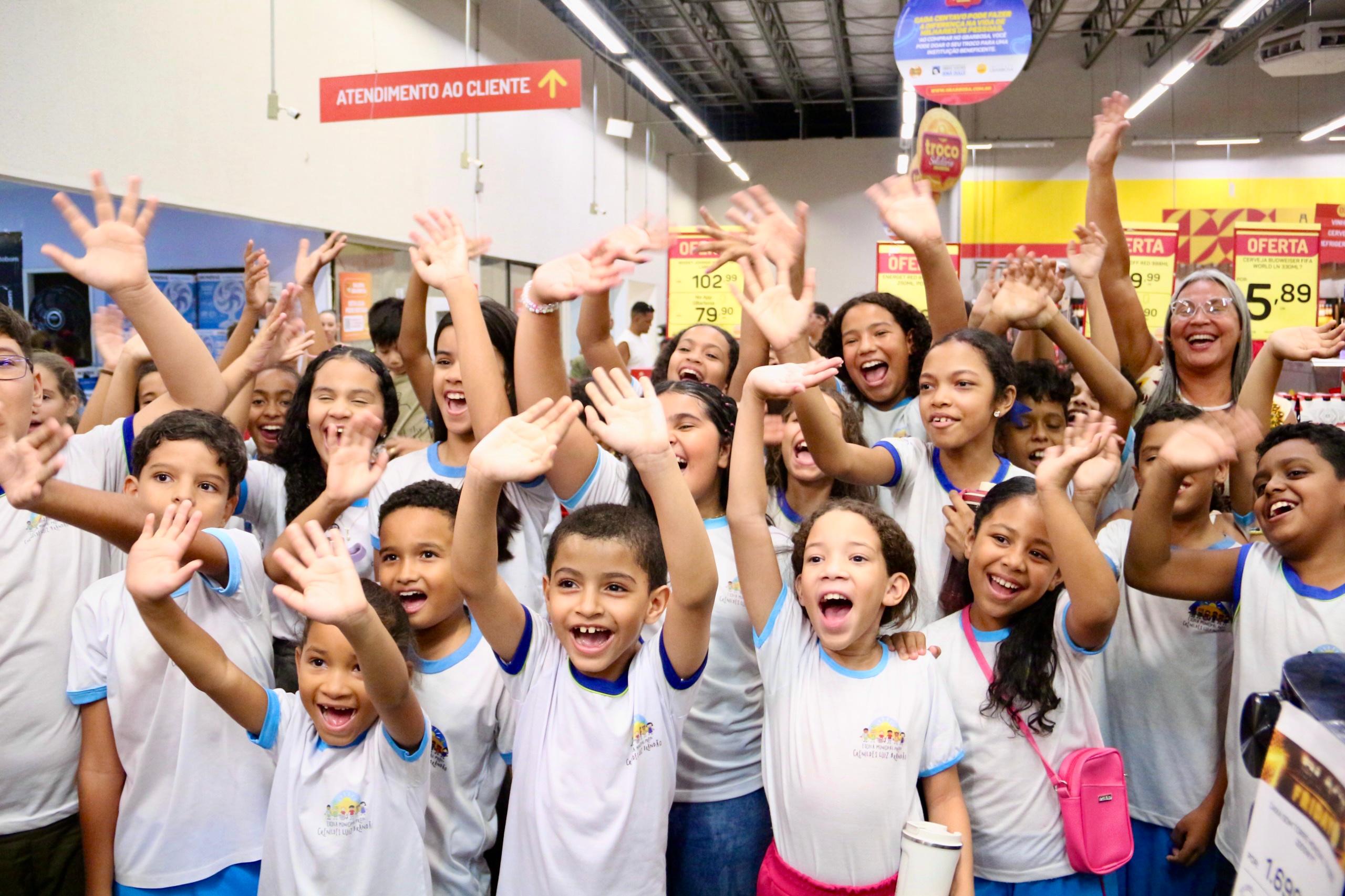 Mini Caravana da Coca-Cola passa por Juazeiro trazendo a magia do Natal