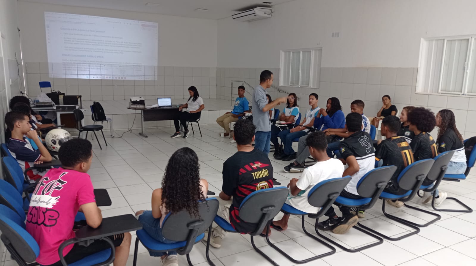 Prefeitura de Juazeiro reúne estudantes em encontro do Núcleo de Cidadania dos Adolescentes