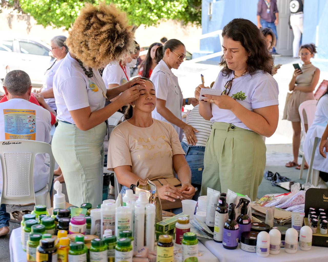 Prefeitura de Juazeiro e UNEB promovem ação social na Colônia de Pescadores do Angari com serviços gratuitos e mostra audiovisual sobre gênero