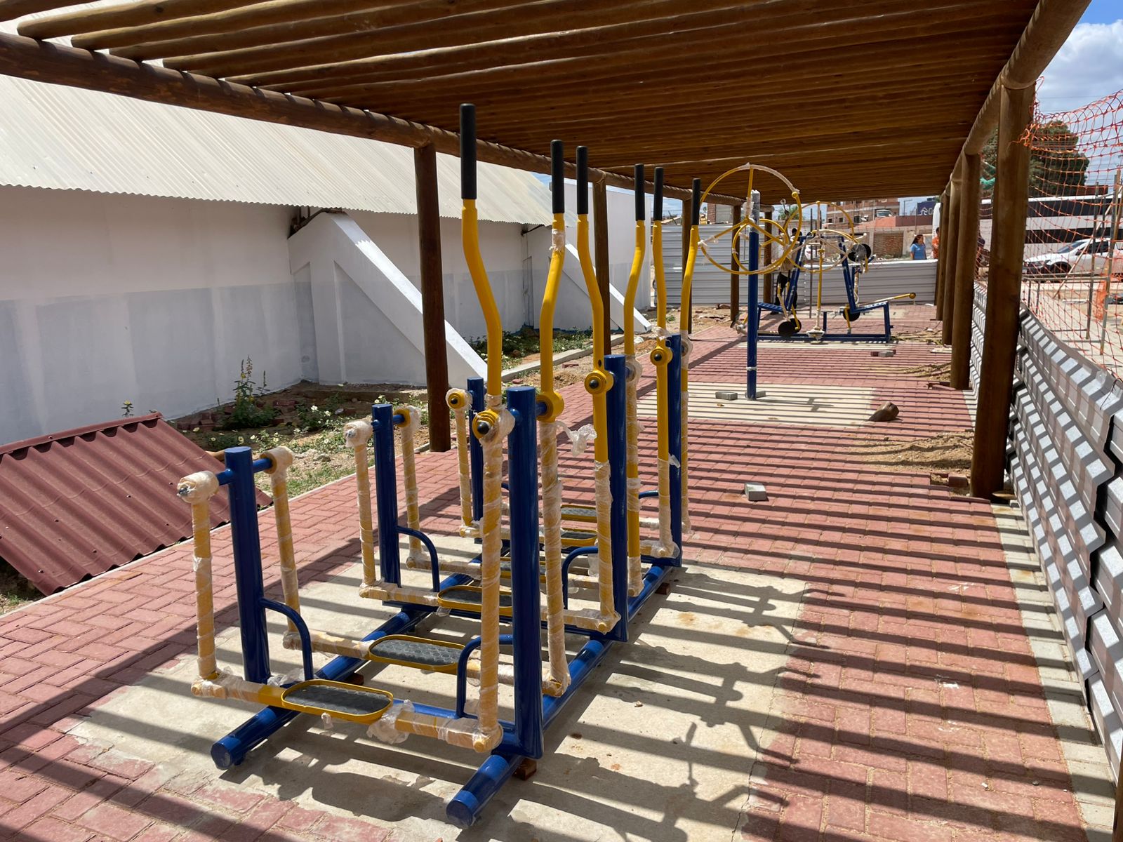 Praça do bairro João Paulo II ganha nova vida e moradores comemoram avanço das obras