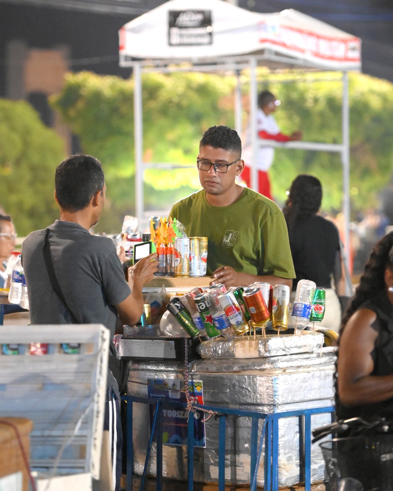 Ambulantes comemoram boas vendas e aprovam organização durante o Festival A Bossa! em Juazeiro