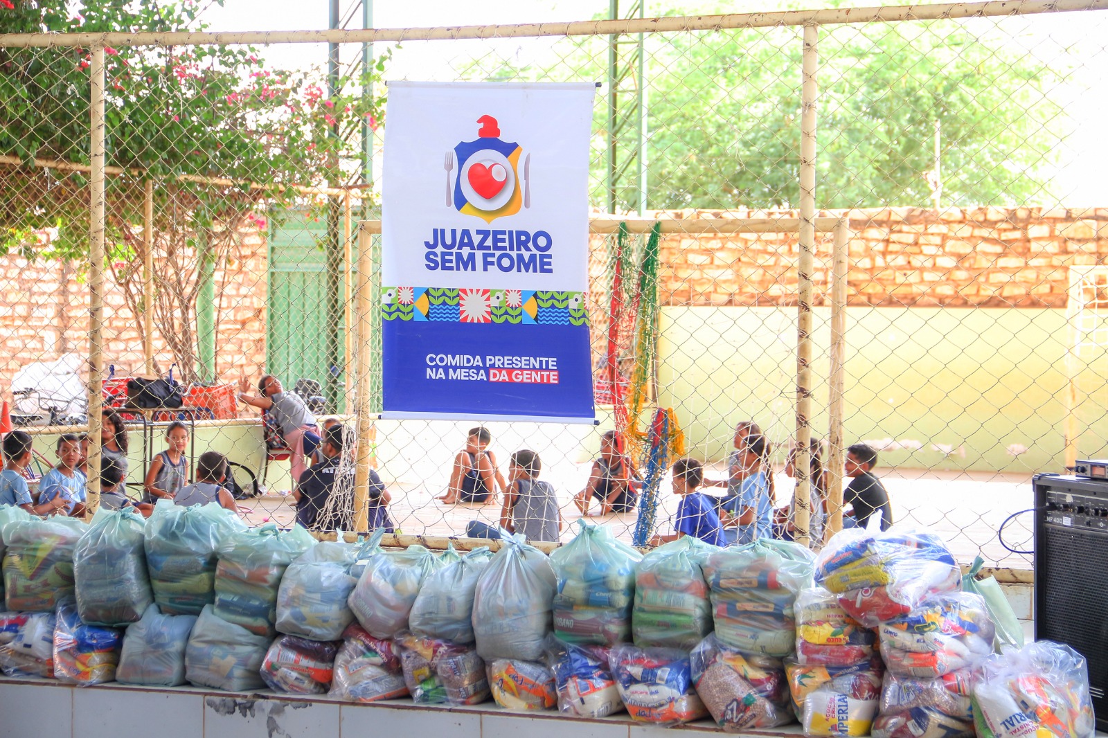 Juazeiro Sem Fome entrega mais de 1 tonelada de alimentos à Fundação Lar Feliz