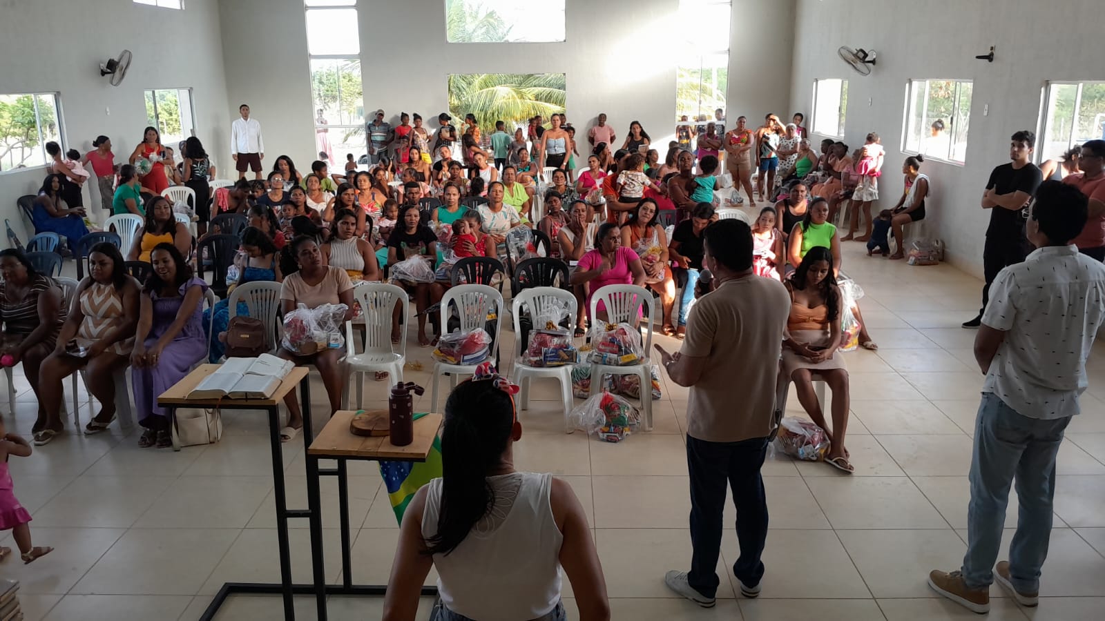 Prefeitura de Juazeiro realiza ação social no Salitre e entrega kits alimentares no Maruá