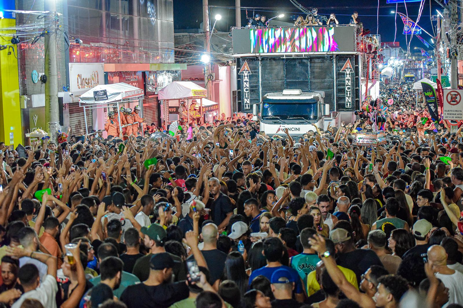 “Não vamos admitir violência”: Carnaval de Juazeiro começa com mensagem de paz e alegria na avenida