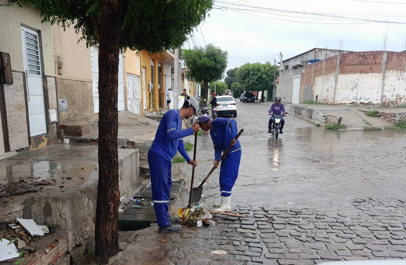 Prefeitura está com equipes mobilizadas, monitora chuvas e acompanha pontos de alagamento para minimizar impactos em Juazeiro
