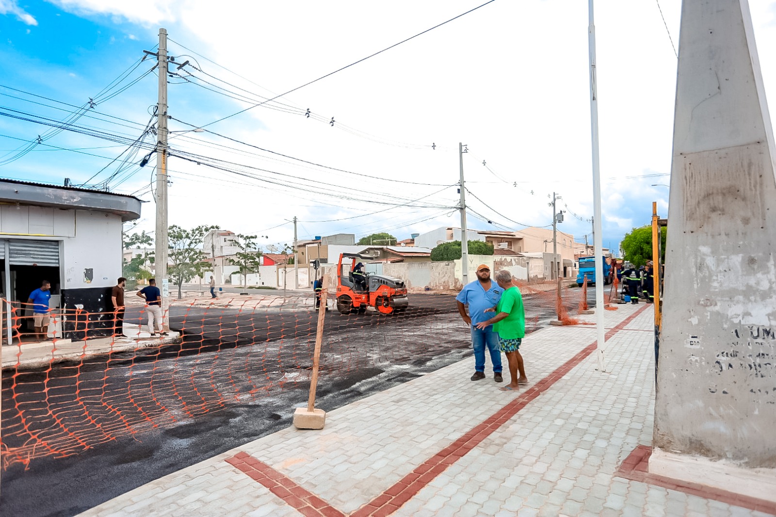 Asfalto marca fase final da rotatória entre Maria Goretti e Centenário e melhora mobilidade urbana em Juazeiro