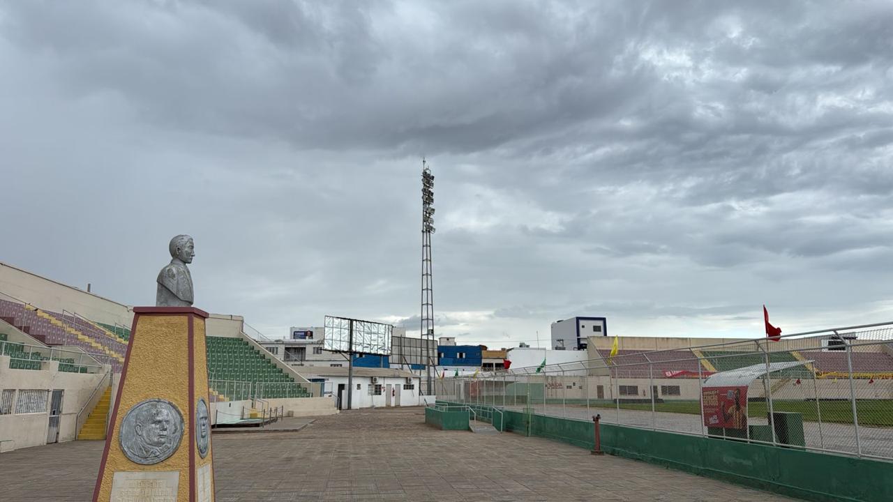 Prefeitura de Juazeiro realiza análise técnica nas torres de iluminação do Estádio Adauto Moraes para reforçar segurança 