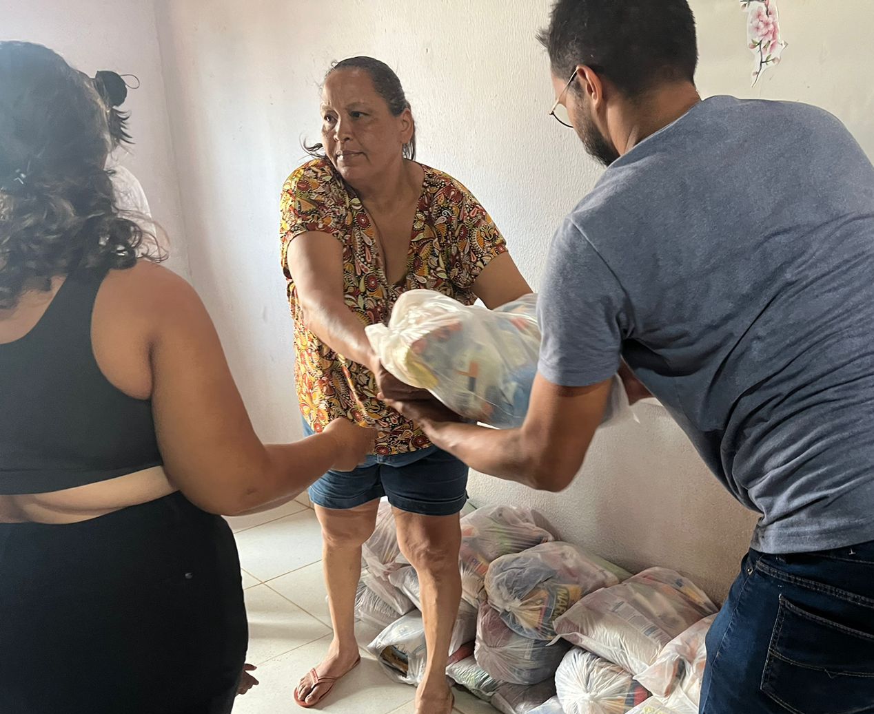 Com investimento de R$ 300 mil, Juazeiro Sem Fome garante chegada de 2 mil cestas básicas por meio do programa Bahia Sem Fome