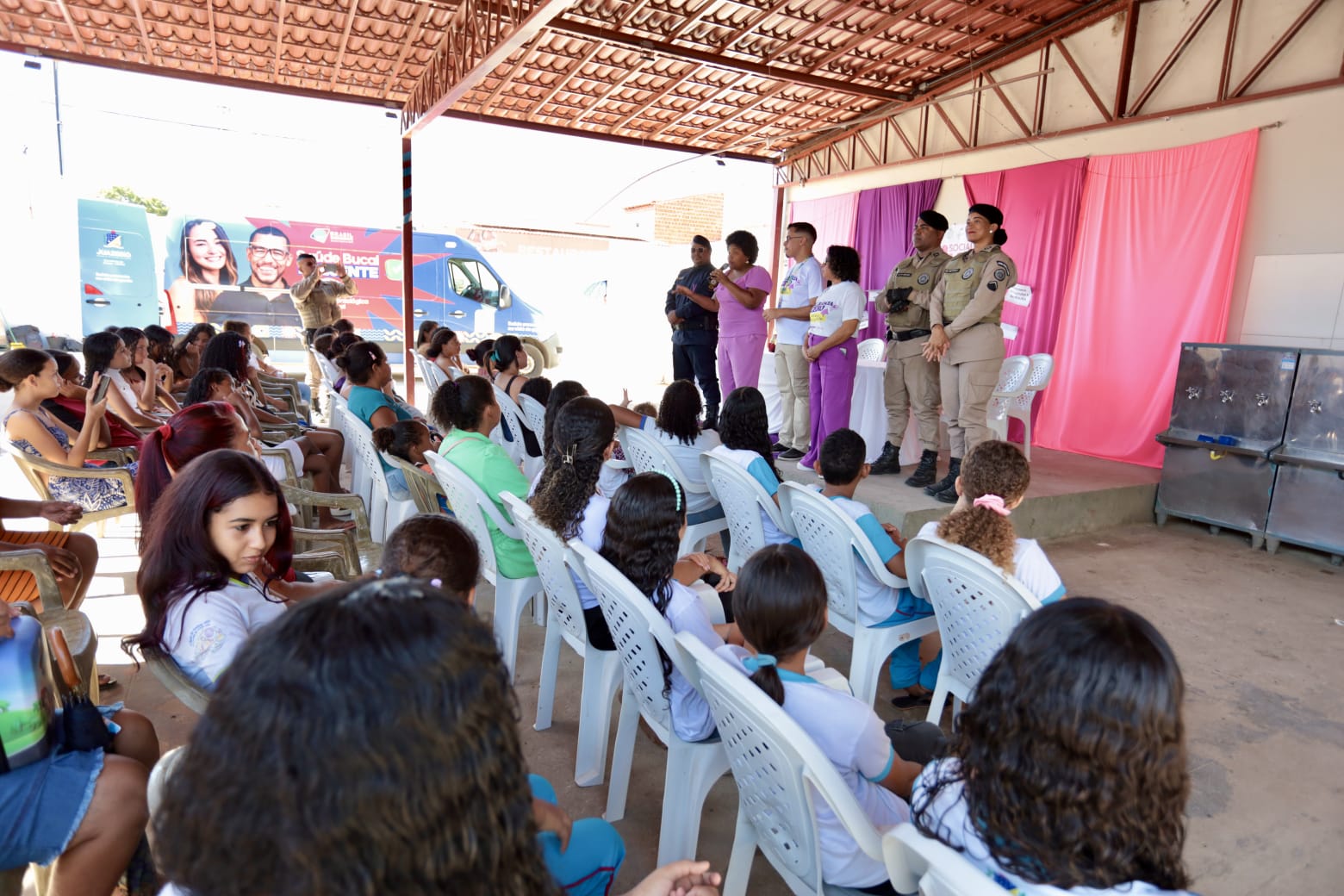 Prefeitura de Juazeiro promove Ação Social Mulher com atendimentos de saúde, cidadania e autocuidado na Escola Anália Barbosa