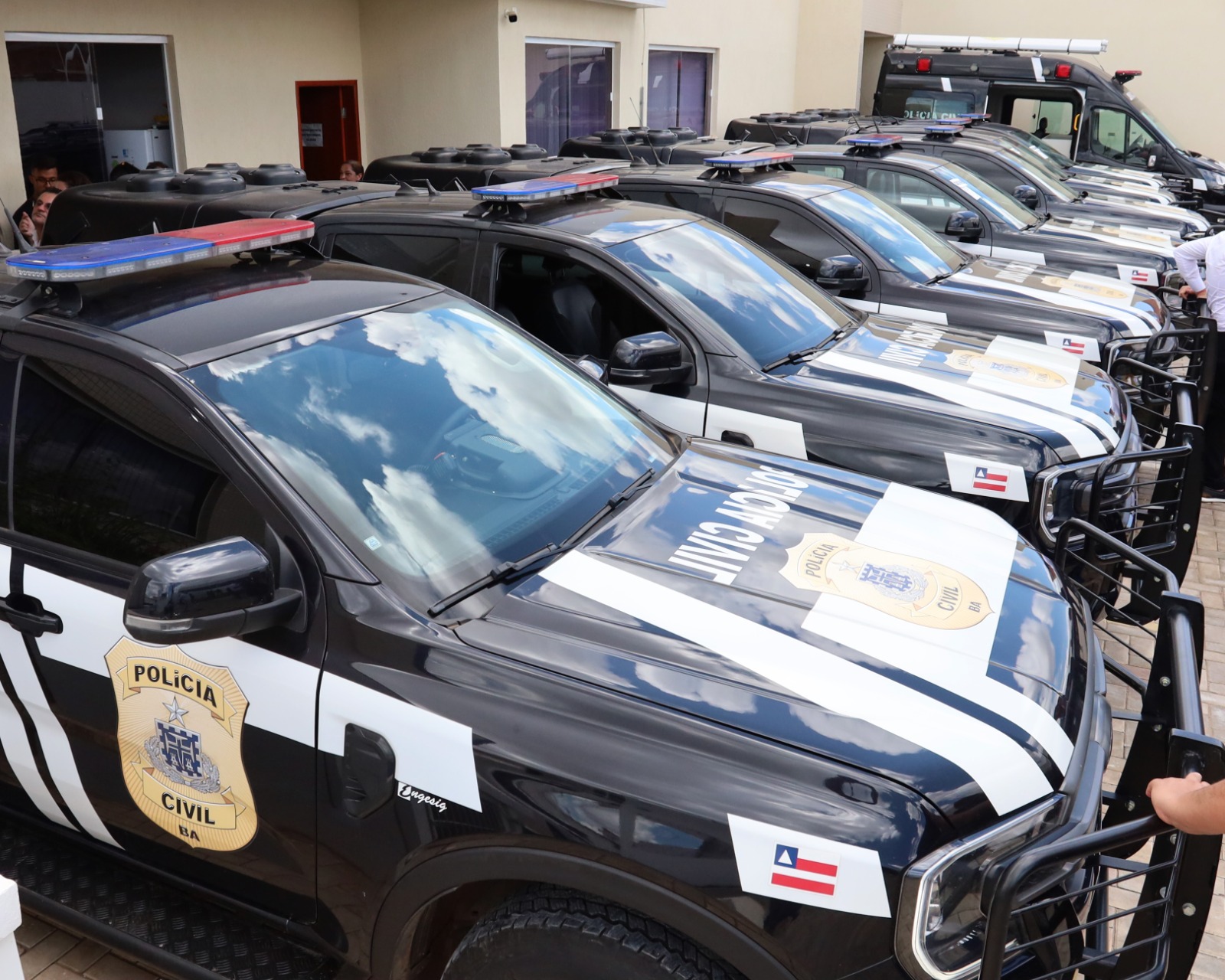 Parceria entre Prefeitura de Juazeiro e Governo do Estado fortalece Polícia Civil com novas viaturas e equipamentos