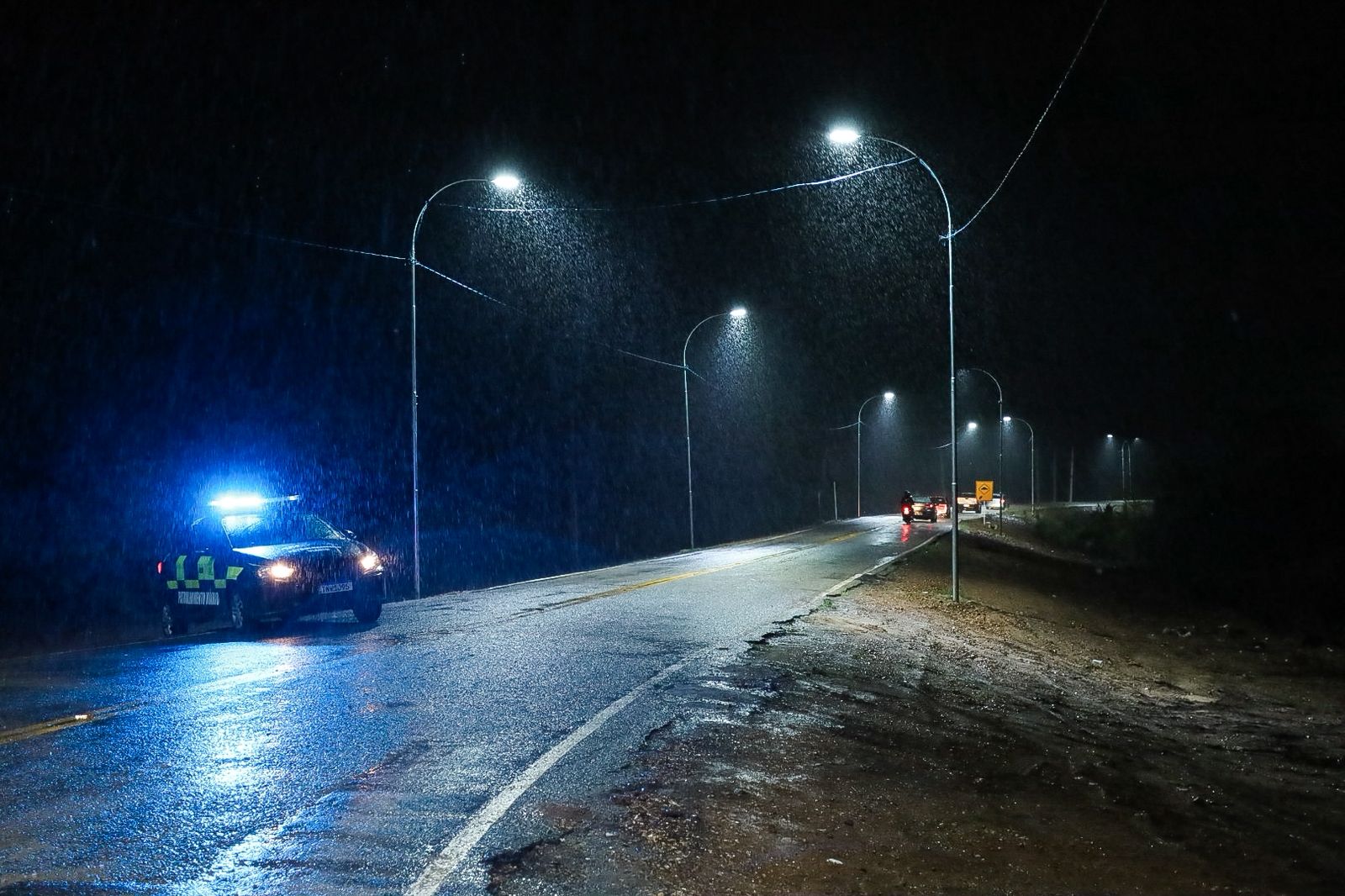 Projua avança e Prefeitura entrega mais segurança e mobilidade aos moradores de Mandacaru. Agora a entrada do distrito esta iluminada