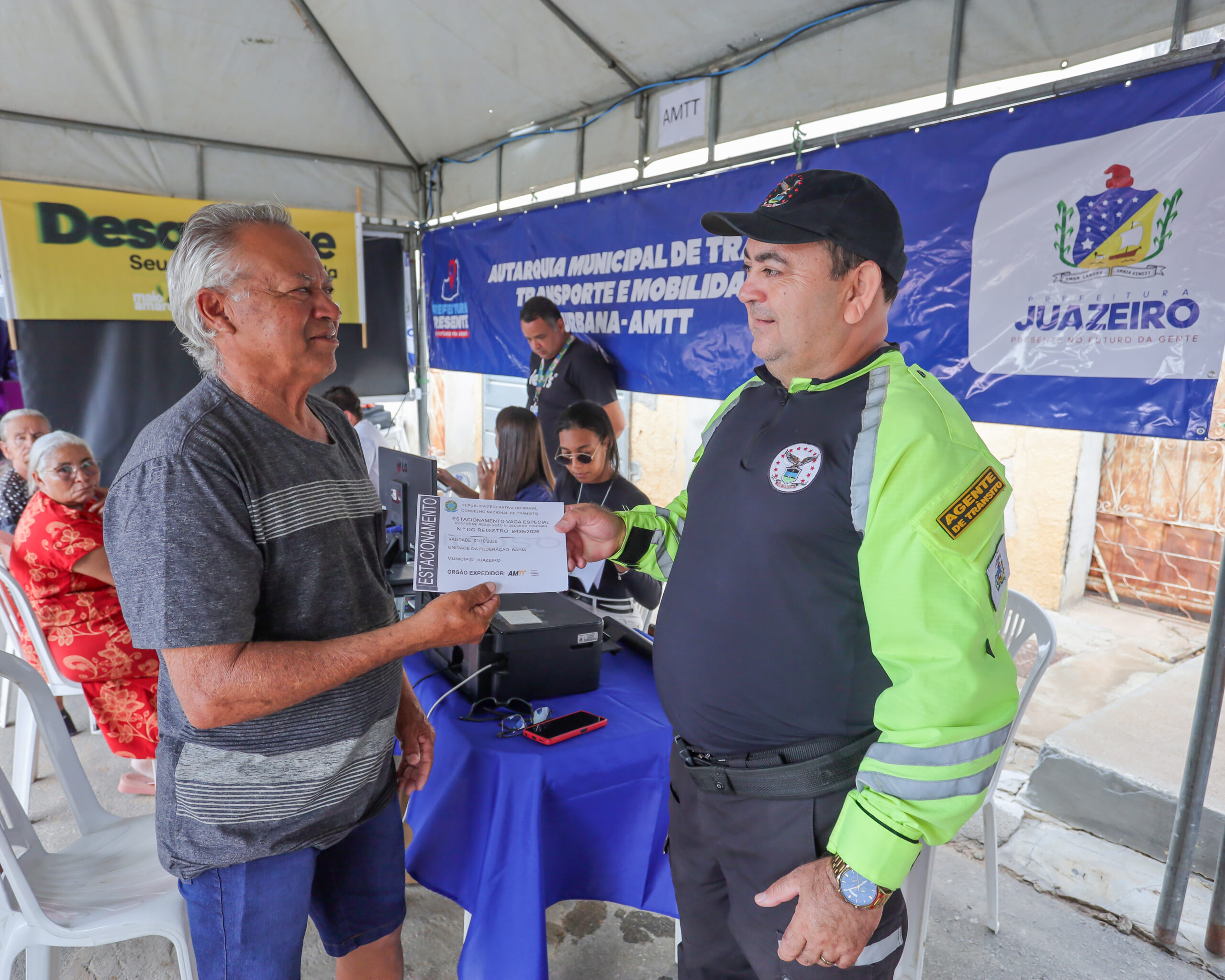 Prefeitura Presente chega a Carnaíba do Sertão com serviços e entrega de escola reformada