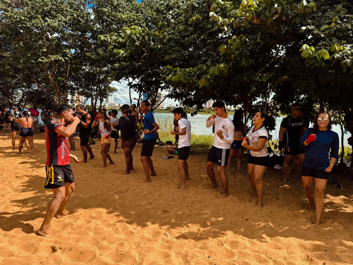 Viva Ilha: Prefeitura de Juazeiro leva aulão gratuito de boxe para a Ilha do Fogo