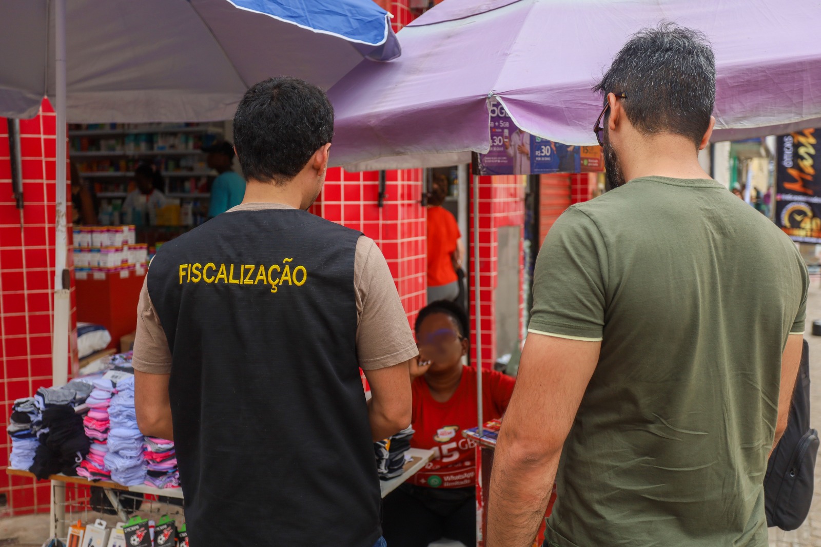 Prefeitura de Juazeiro realiza ação de conscientização com ambulantes no centro da cidade
