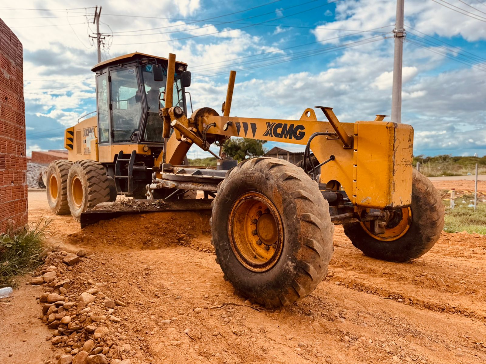Prefeitura de Juazeiro intensifica ações de limpeza urbana com frentes de trabalho em diversos bairros e comunidades